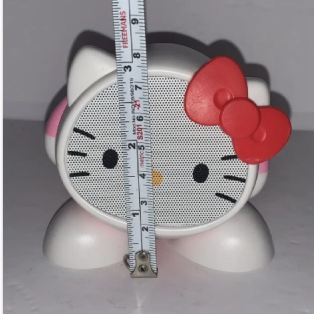Hello Kitty iHome Rechargable Bluetooth Speaker with charging cable. - Picture 10 of 10